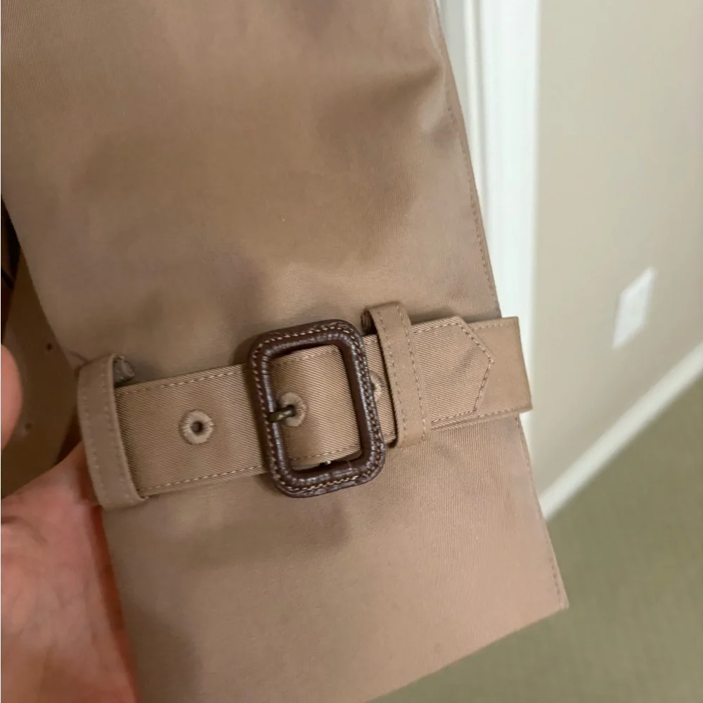 Brooks Brothers Classic Tan Trench Coat with zip-out lining, size 8P - Picture 6 of 8